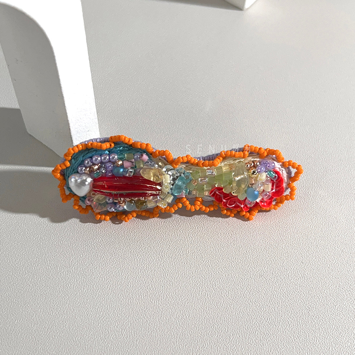 [Japanese Designer | Japanese Handmade Accessories | Embroidery | Headwear/Hair Accessories | Hairpins] Peanut-shaped wavy edge bead-embroidered hairpins