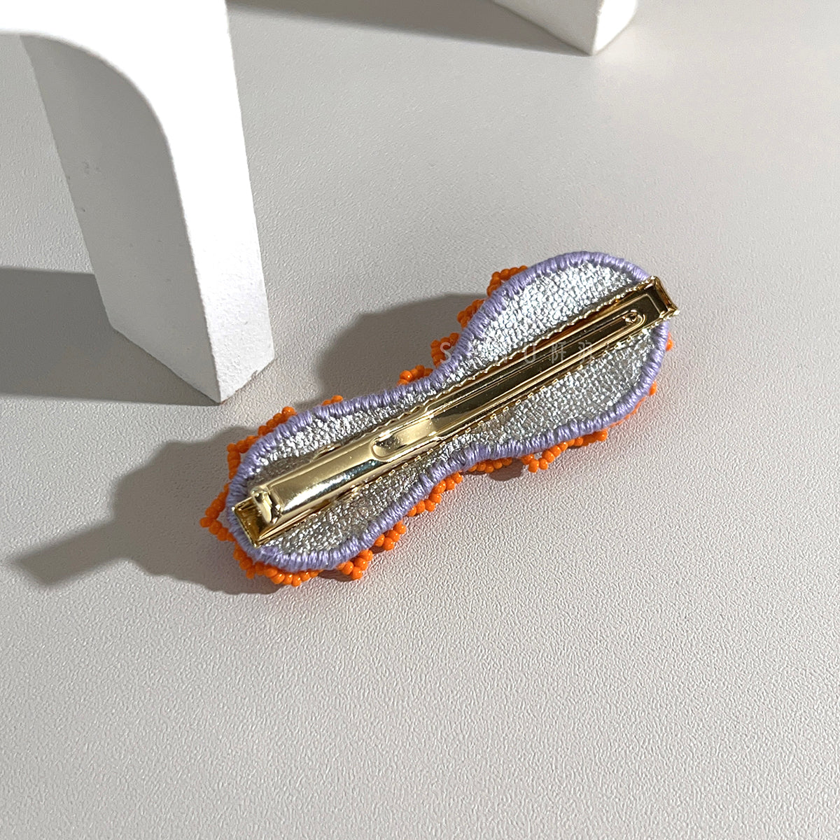 [Japanese Designer | Japanese Handmade Accessories | Embroidery | Headwear/Hair Accessories | Hairpins] Peanut-shaped wavy edge bead-embroidered hairpins