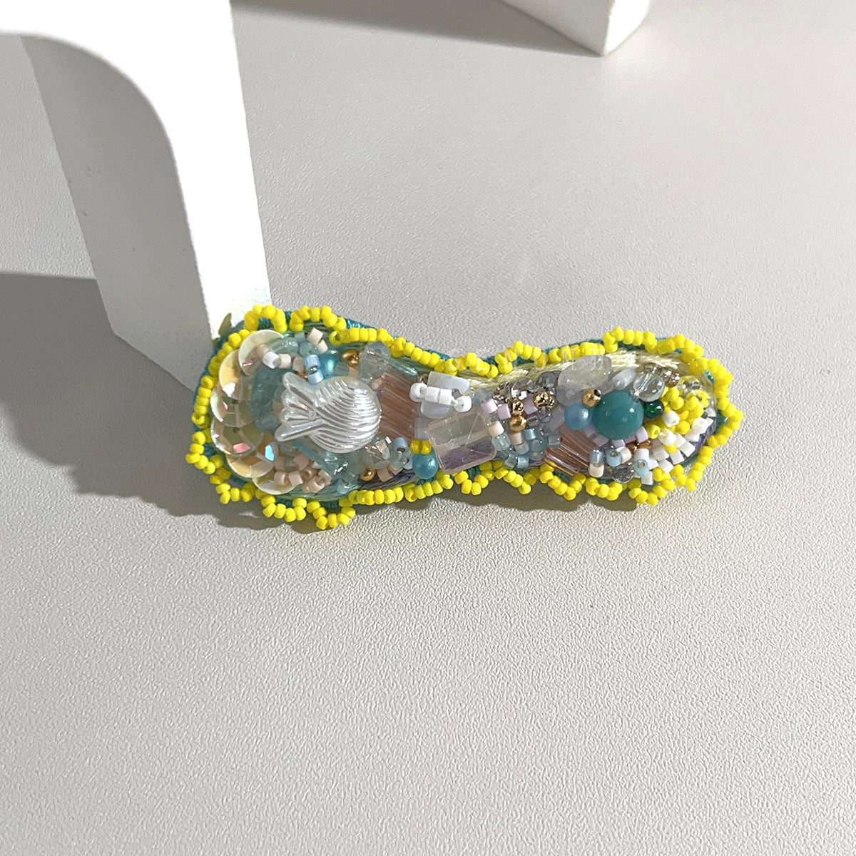 [Japanese Designer | Japanese Handmade Accessories | Embroidery | Headwear/Hair Accessories | Hairpins] Peanut-shaped wavy edge bead-embroidered hairpins