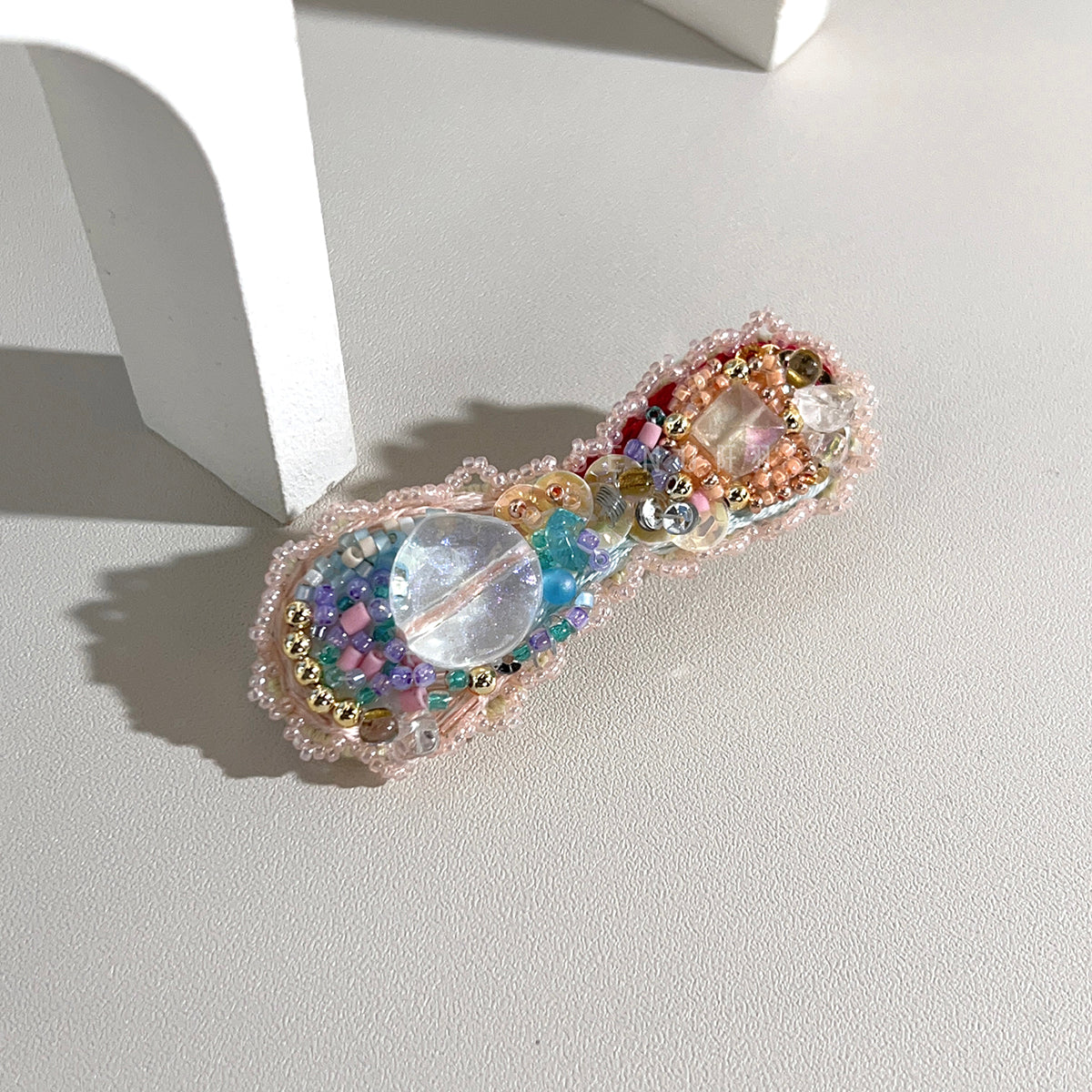 [Japanese Designer | Japanese Handmade Accessories | Embroidery | Headwear/Hair Accessories | Hairpins] Peanut-shaped wavy edge bead-embroidered hairpins
