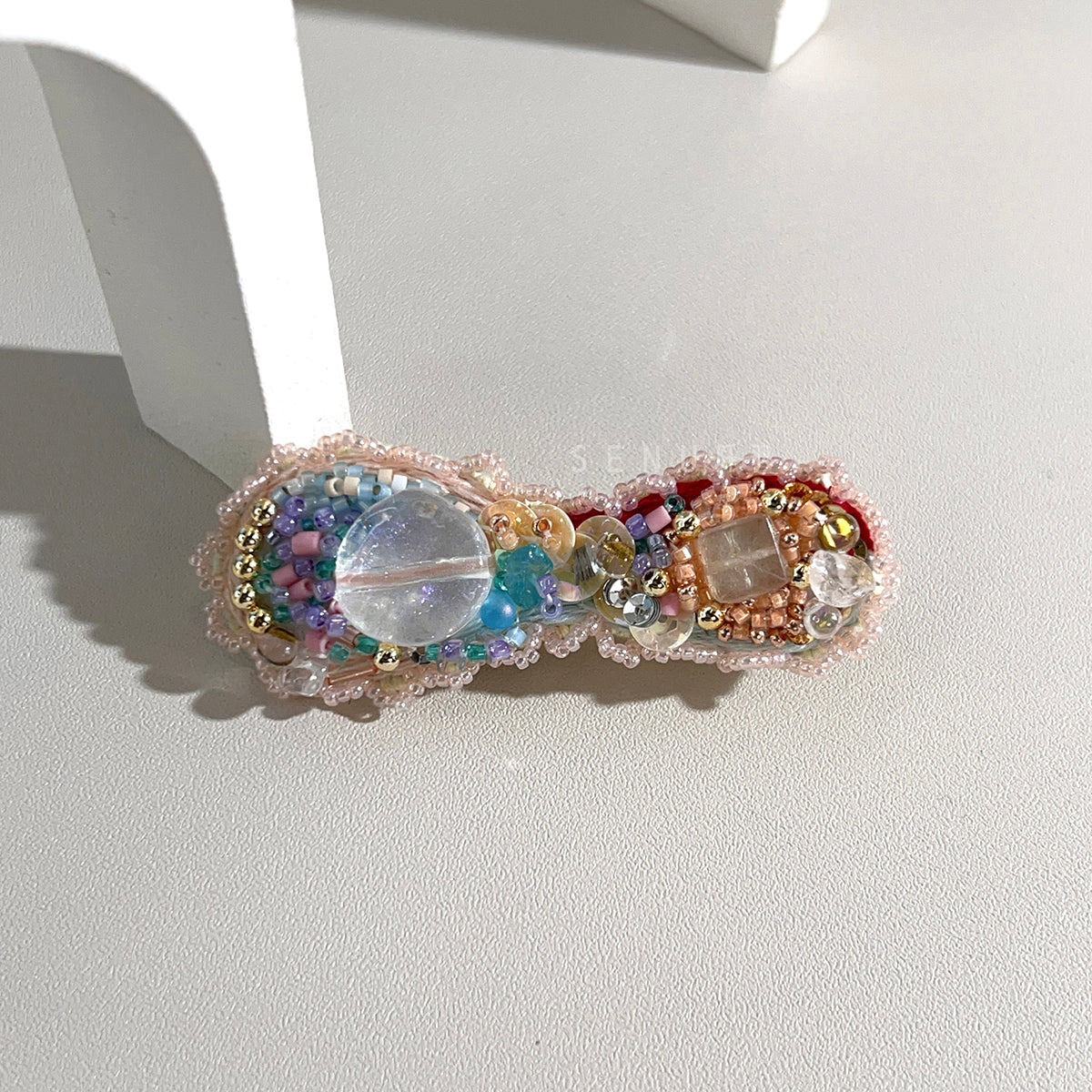 [Japanese Designer | Japanese Handmade Accessories | Embroidery | Headwear/Hair Accessories | Hairpins] Peanut-shaped wavy edge bead-embroidered hairpins
