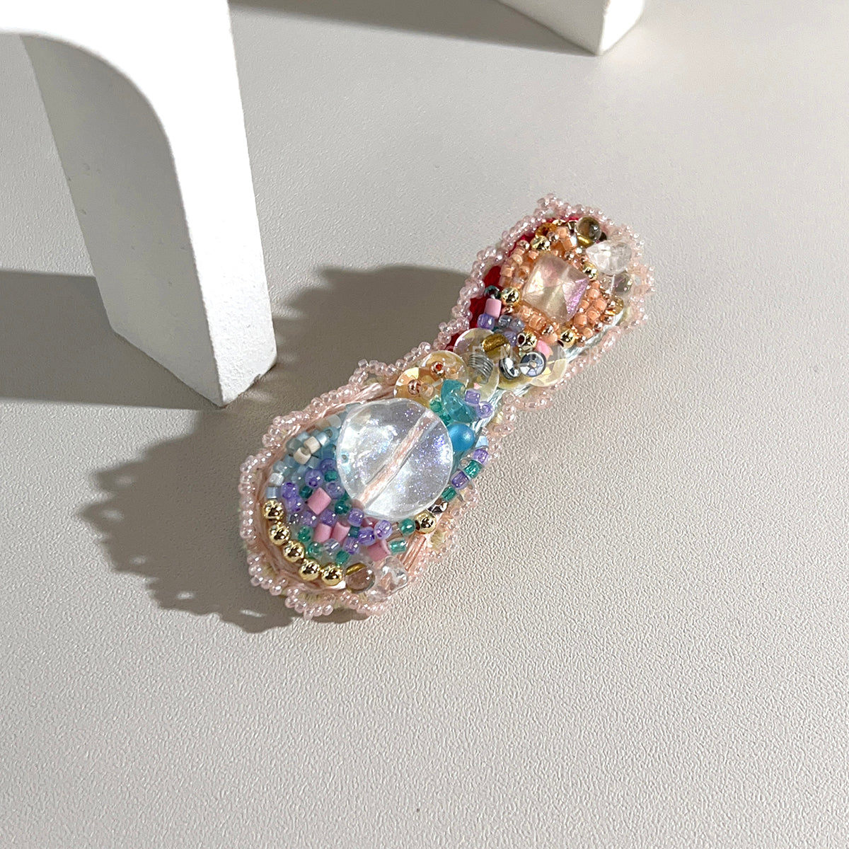 [Japanese Designer | Japanese Handmade Accessories | Embroidery | Headwear/Hair Accessories | Hairpins] Peanut-shaped wavy edge bead-embroidered hairpins