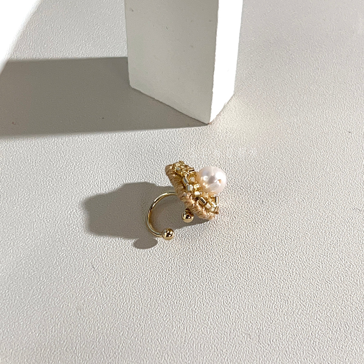 [Japanese designer | Japanese handmade accessories | embroidery | earrings | ear cuffs] Freshwater pearl hexagonal bead embroidered ear cuffs