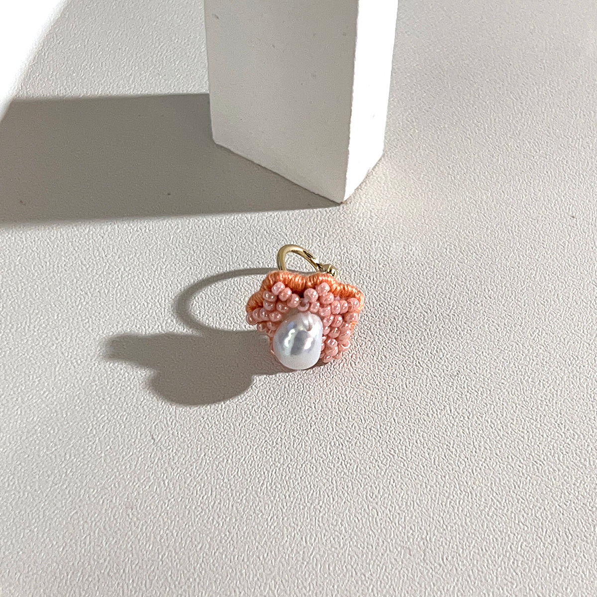 [Japanese designer | Japanese handmade accessories | embroidery | earrings | ear cuffs] Freshwater pearl hexagonal bead embroidered ear cuffs