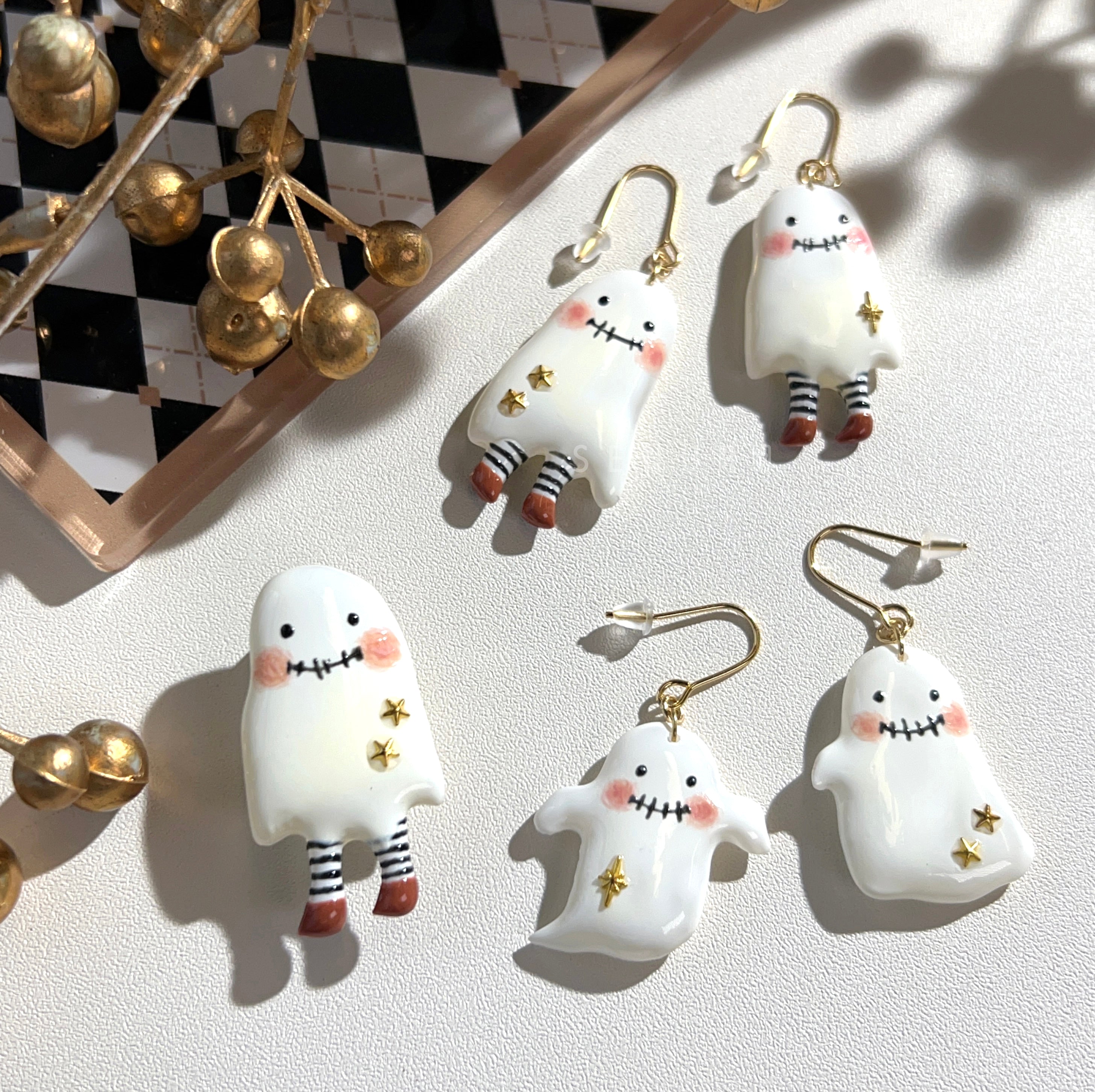 [Japanese Designer | Japanese Handmade Accessories | Resin | Earrings | Earrings] Ghost hand-painted earrings