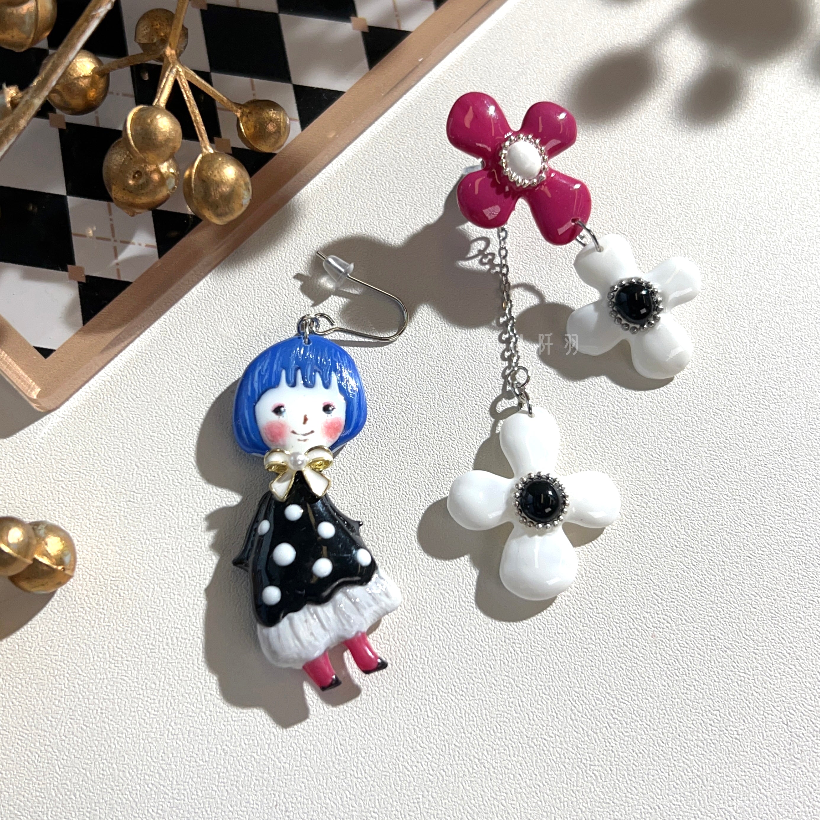 [Japanese Designer｜Japanese Handmade Accessories｜Resin｜Earrings｜Earrings] Flower polka dot girl hand-painted earrings