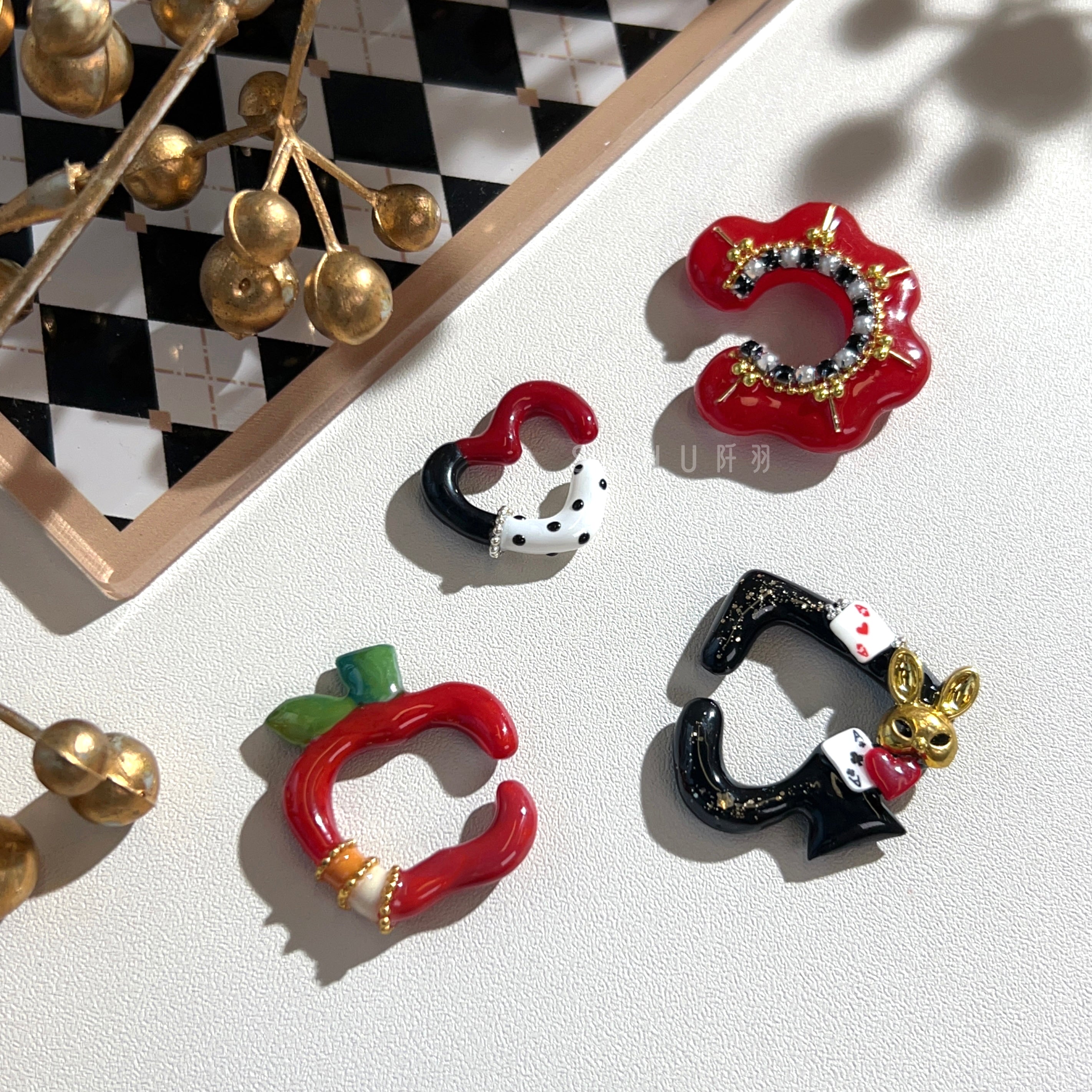 [Japanese Designer｜Japanese Handmade Accessories｜Resin｜Earrings｜Ear Cuffs] Dayoukui Fan Sticker Poker Hand-painted Ear Cuffs