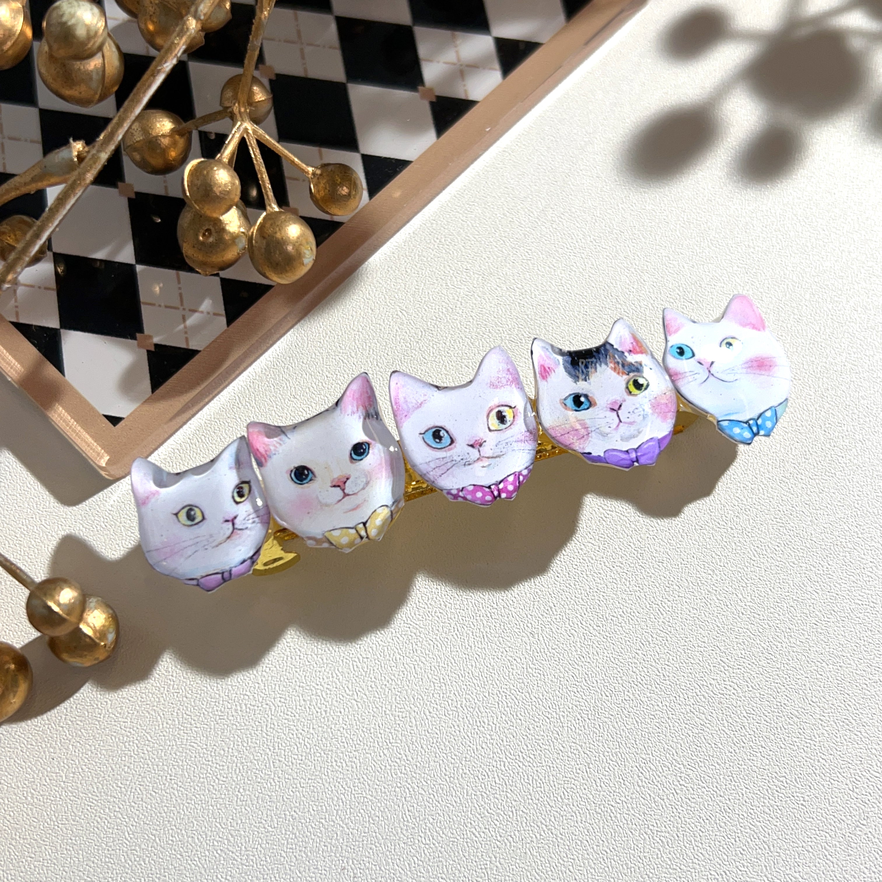 [Japanese Designer｜Japanese Handmade Accessories｜Resin｜Headwear/Hair Accessories｜Hairpins] Rows of white cat hand-painted hairpins
