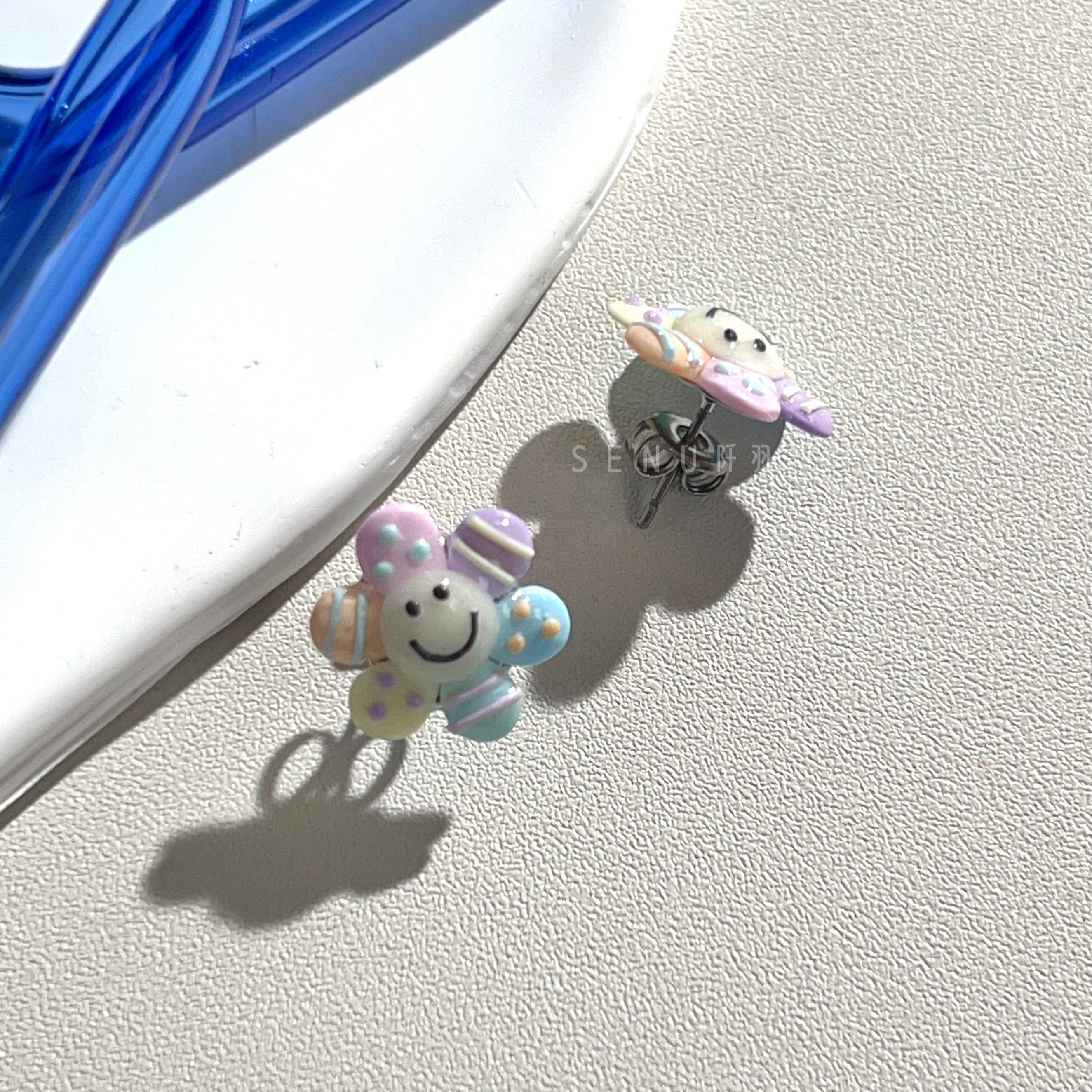 [Japanese craftsman｜Japanese handmade accessories｜Clay｜Earrings｜Earrings] Laughing little flower clay earrings