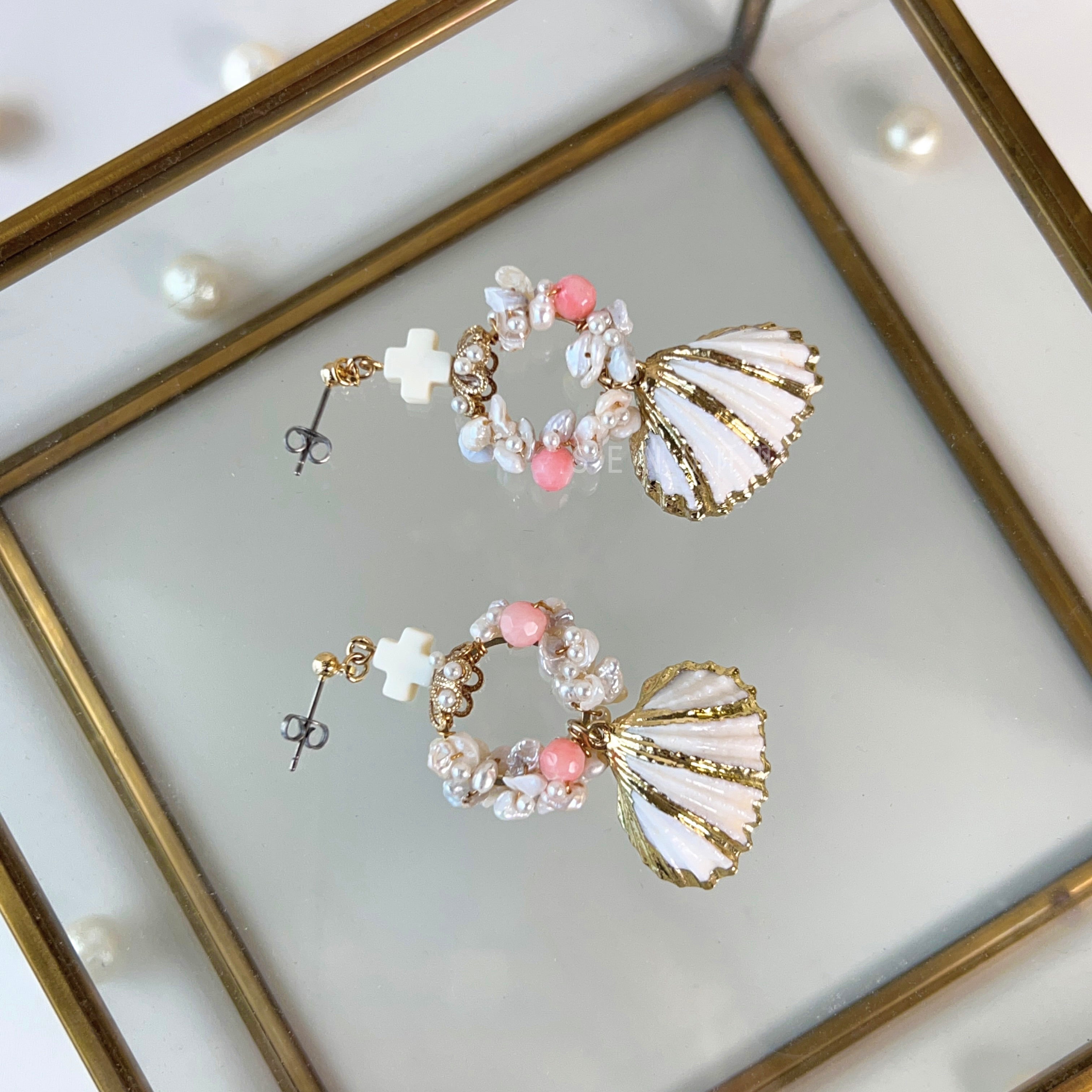 [Japanese designer | Japanese handmade accessories | Beads | Earrings | Earrings] Pearl hoop hanging shell beaded earrings