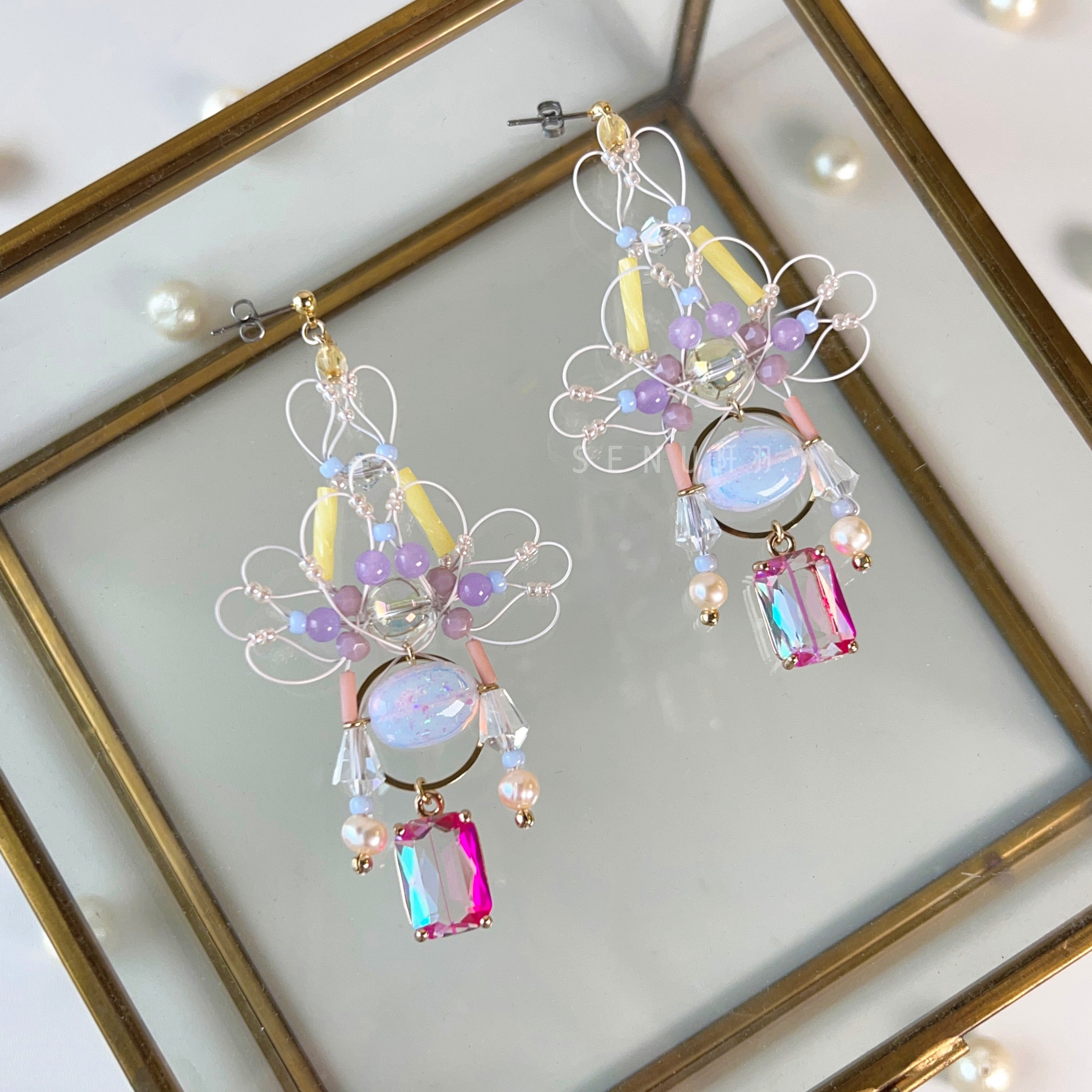 [Japanese Designer | Japanese Handmade Accessories | Beads | Earrings | Earrings] Pastel Fish Silk Diamond Beaded Earrings