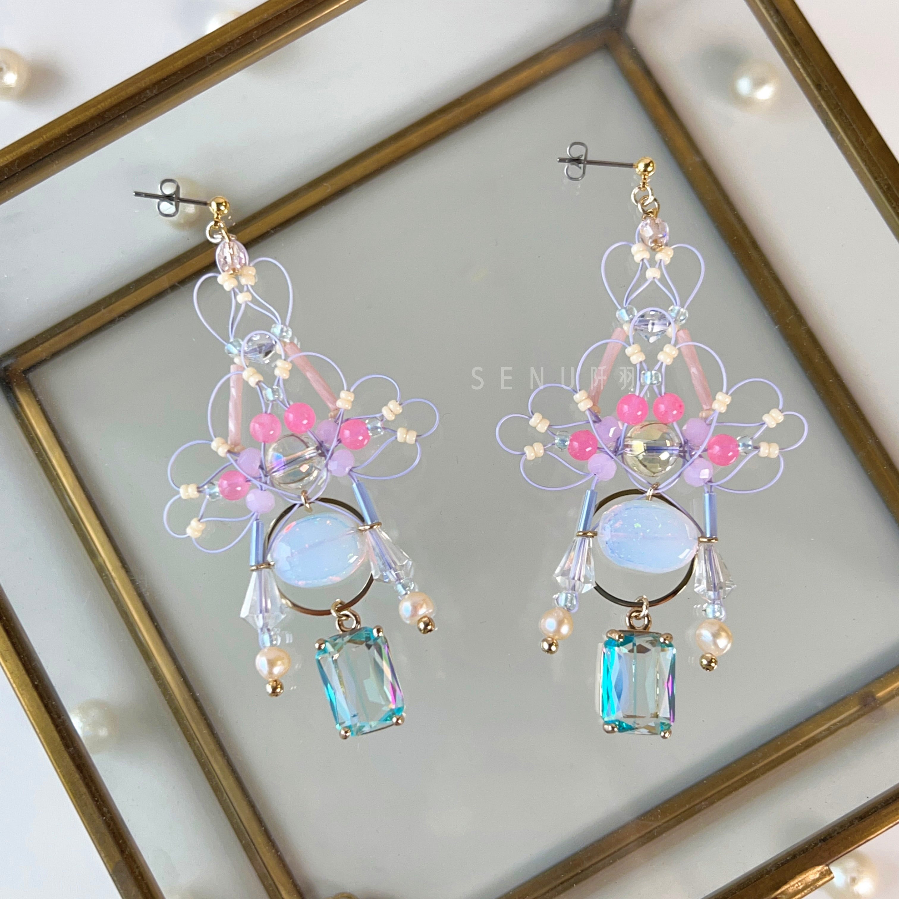 [Japanese Designer | Japanese Handmade Accessories | Beads | Earrings | Earrings] Pastel Fish Silk Diamond Beaded Earrings