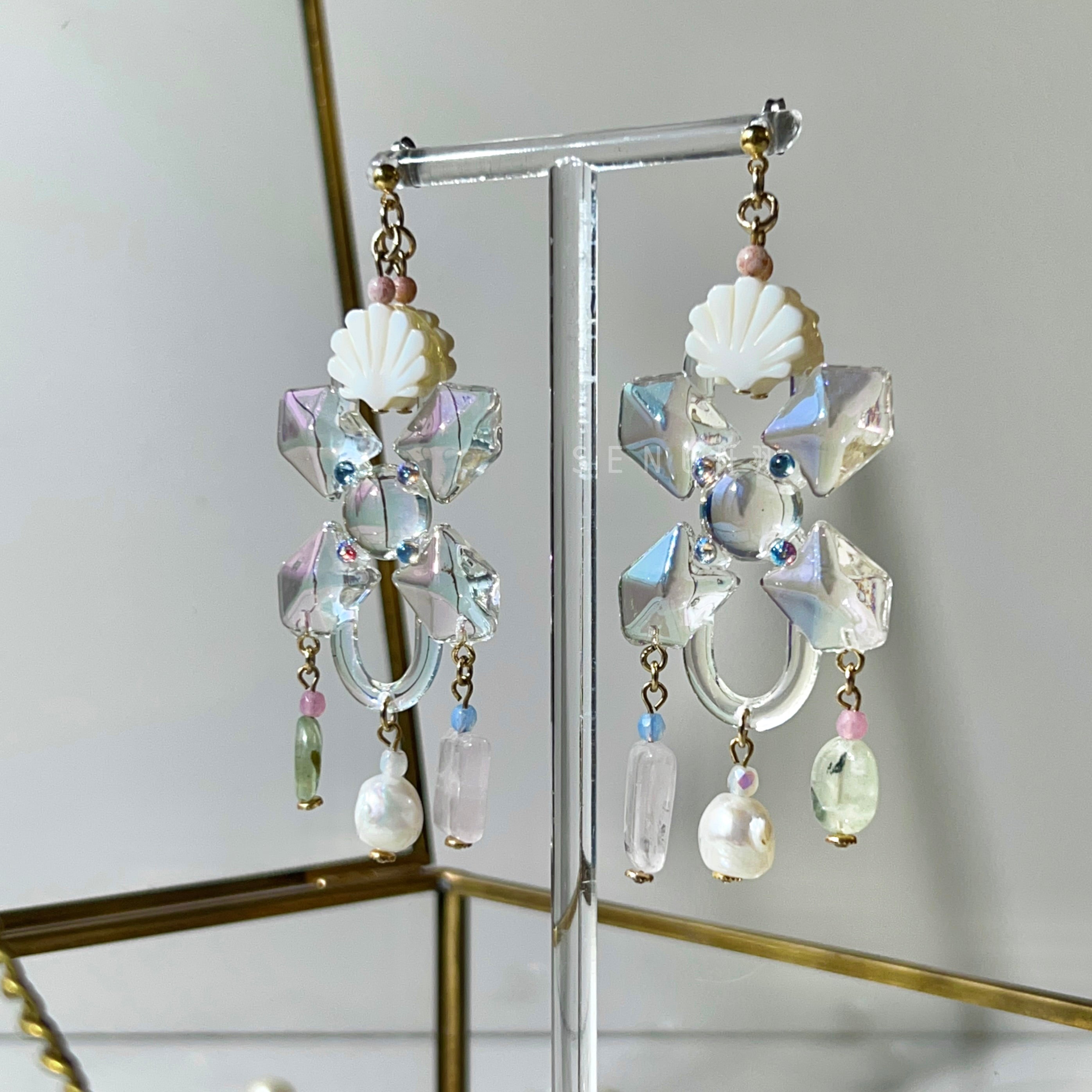 [Japanese designer | Japanese handmade jewelry | Beads | Earrings | Earrings] Shell pendant natural stone beaded earrings