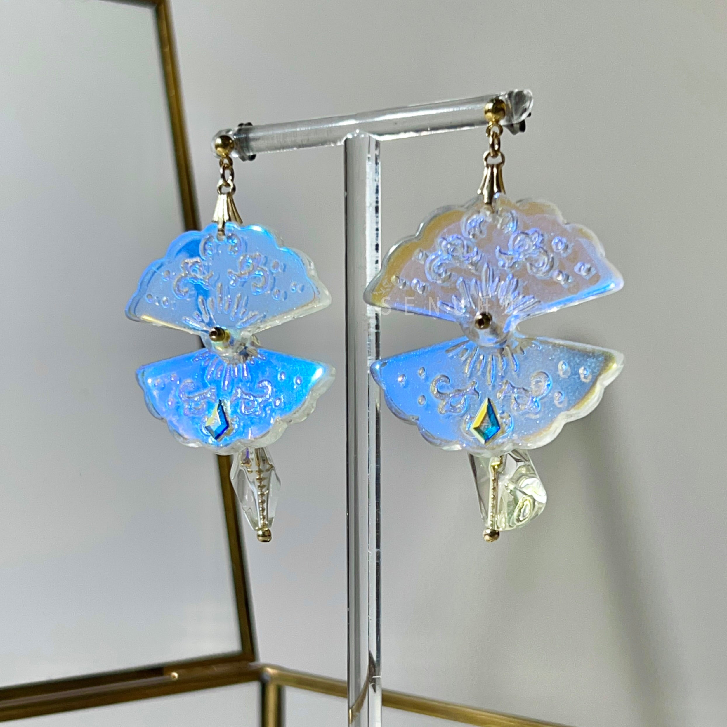 [Japanese designer | Japanese handmade accessories | Beads | Earrings | Earrings] Symphony fan-shaped pendant bead earrings