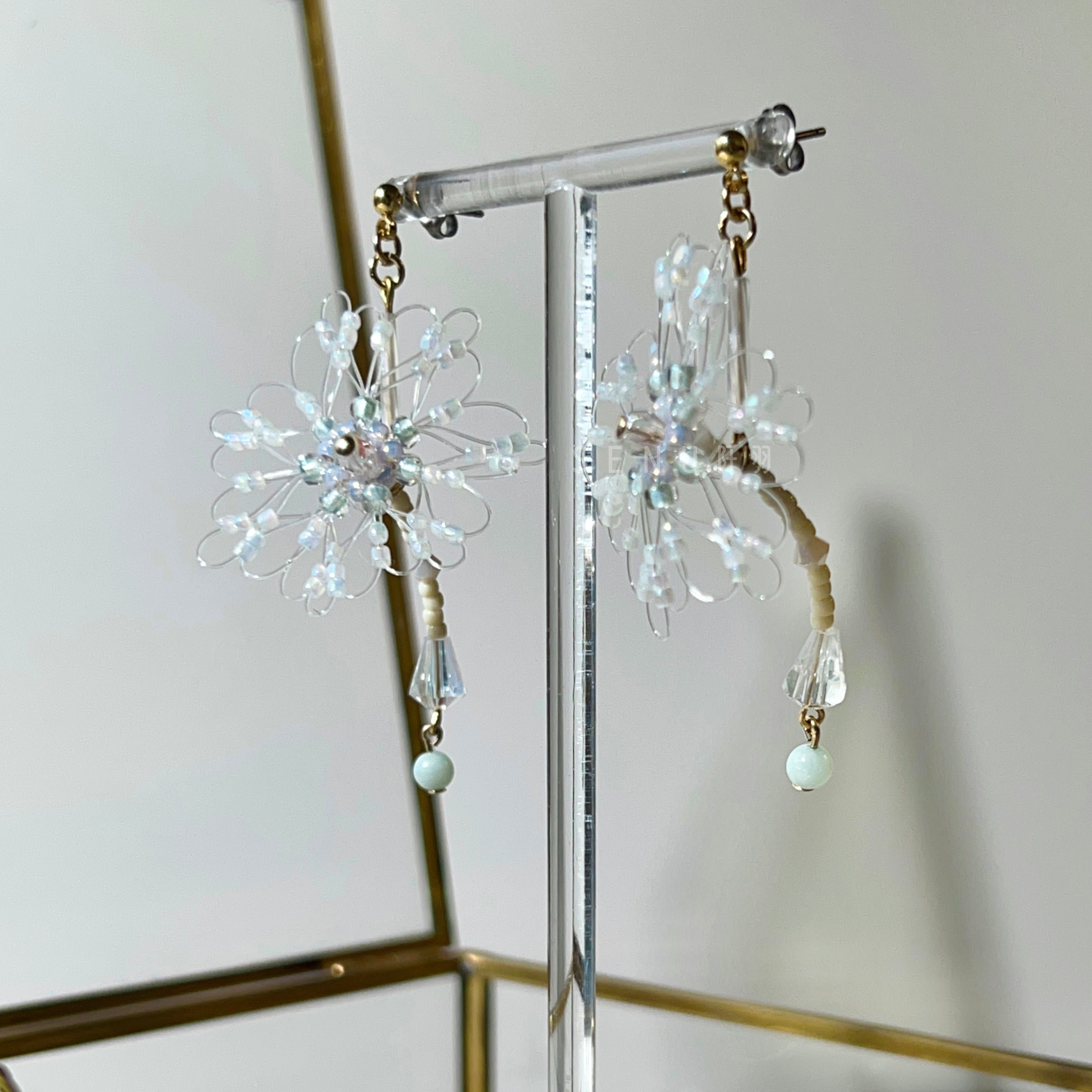 [Japanese Designer | Japanese Handmade Accessories | Beads | Earrings | Earrings] Pastel Fish Silk Pujuying Beaded Earrings