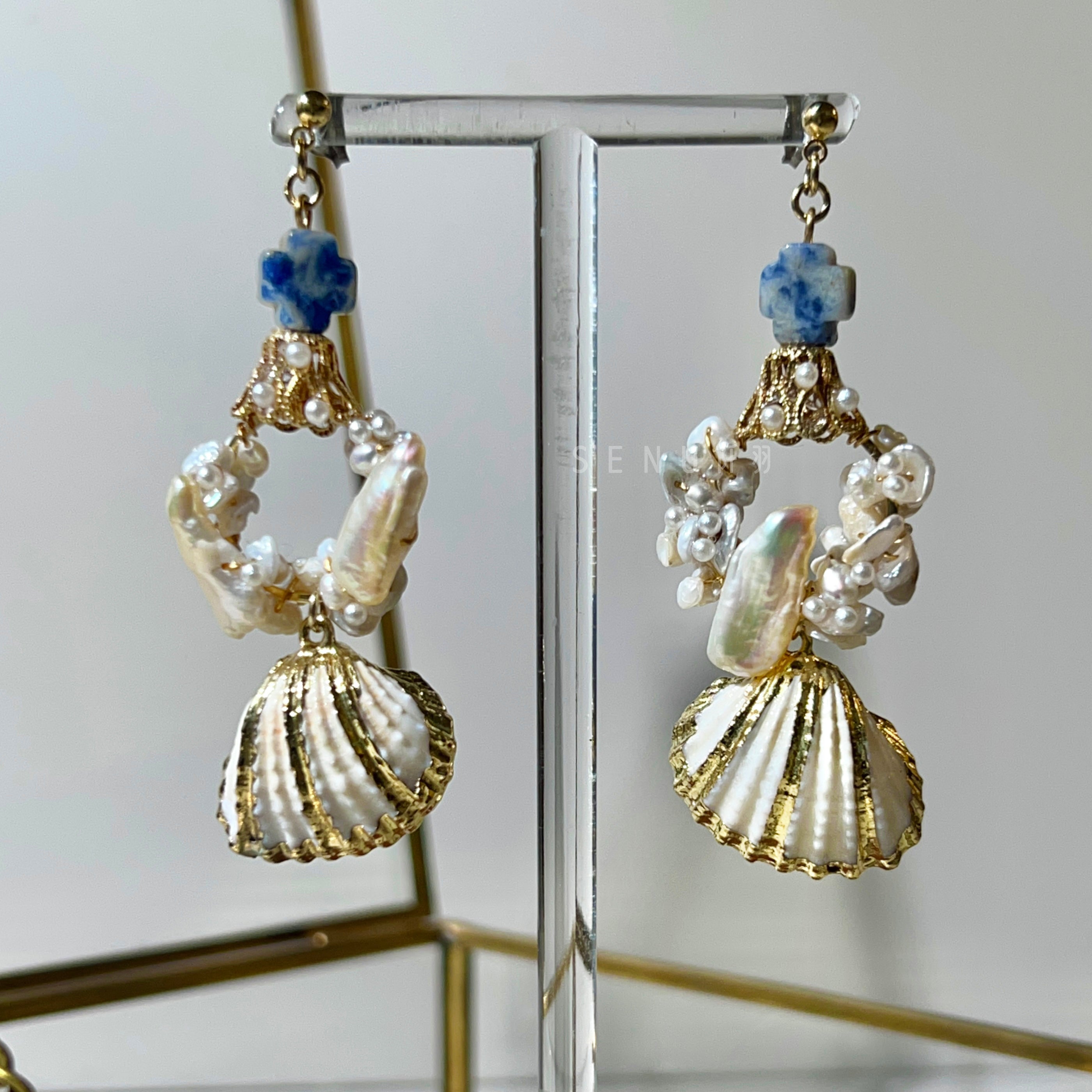 [Japanese designer | Japanese handmade accessories | Beads | Earrings | Earrings] Pearl hoop hanging shell beaded earrings