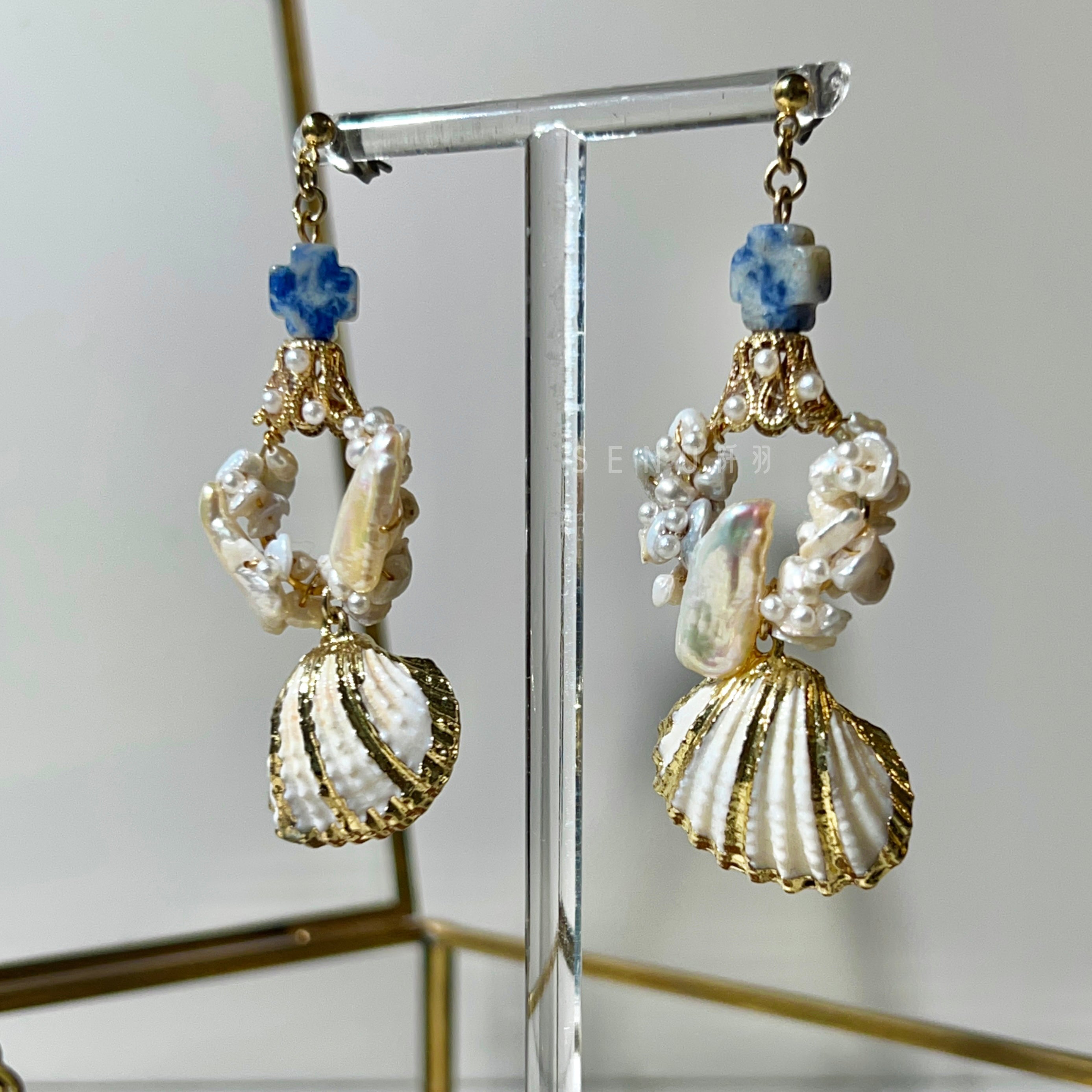 [Japanese designer | Japanese handmade accessories | Beads | Earrings | Earrings] Pearl hoop hanging shell beaded earrings