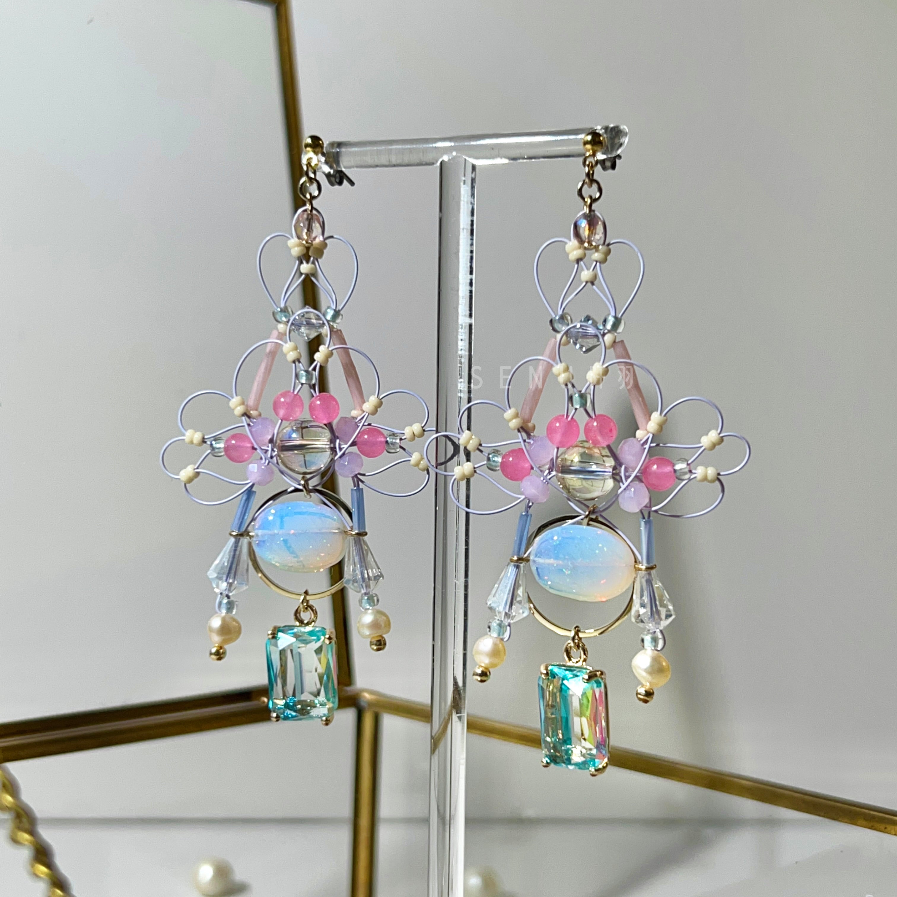 [Japanese Designer | Japanese Handmade Accessories | Beads | Earrings | Earrings] Pastel Fish Silk Diamond Beaded Earrings
