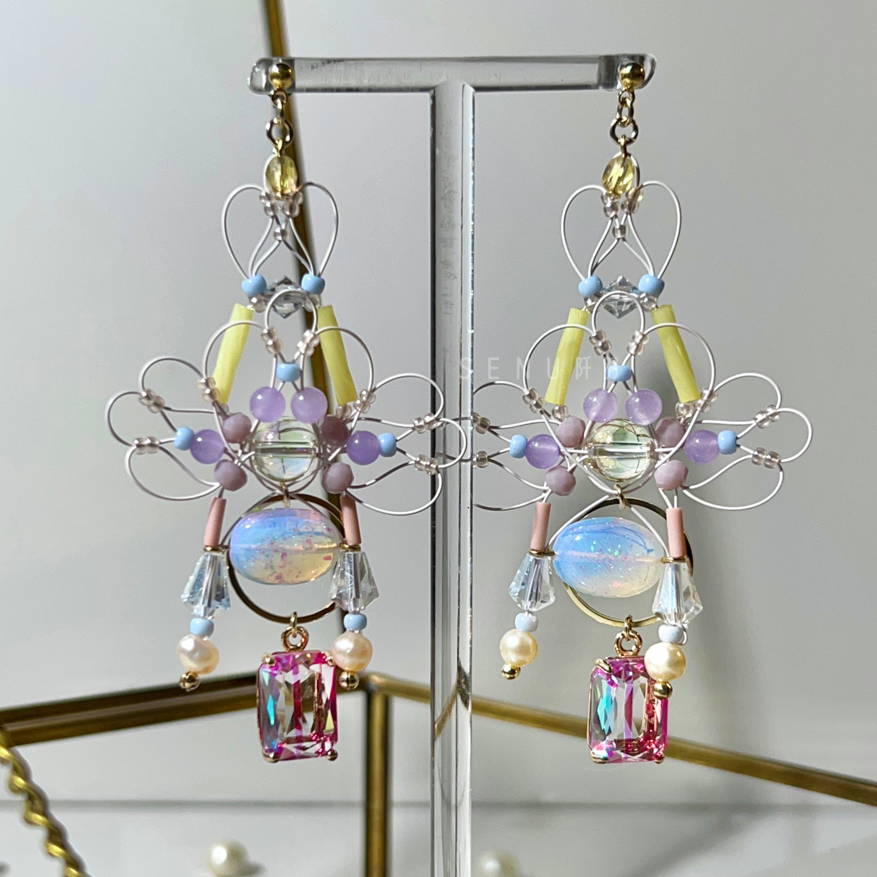 [Japanese Designer | Japanese Handmade Accessories | Beads | Earrings | Earrings] Pastel Fish Silk Diamond Beaded Earrings