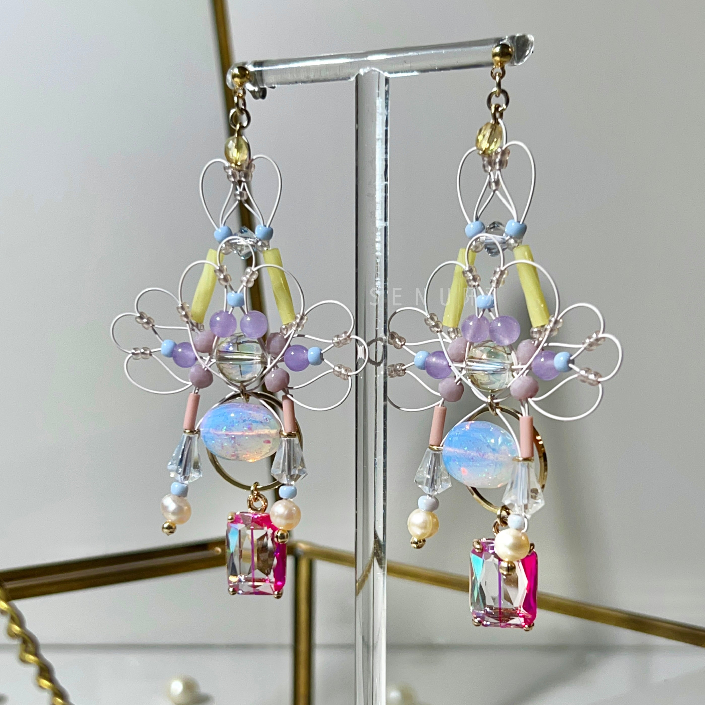 [Japanese Designer | Japanese Handmade Accessories | Beads | Earrings | Earrings] Pastel Fish Silk Diamond Beaded Earrings
