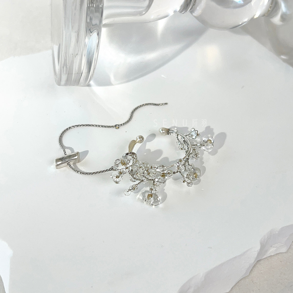 [Japanese craftsman｜Japanese handmade accessories｜Beads｜Earrings｜Ear cuffs] Wire-wound beaded hanging chain ear cuffs_[Size_L]