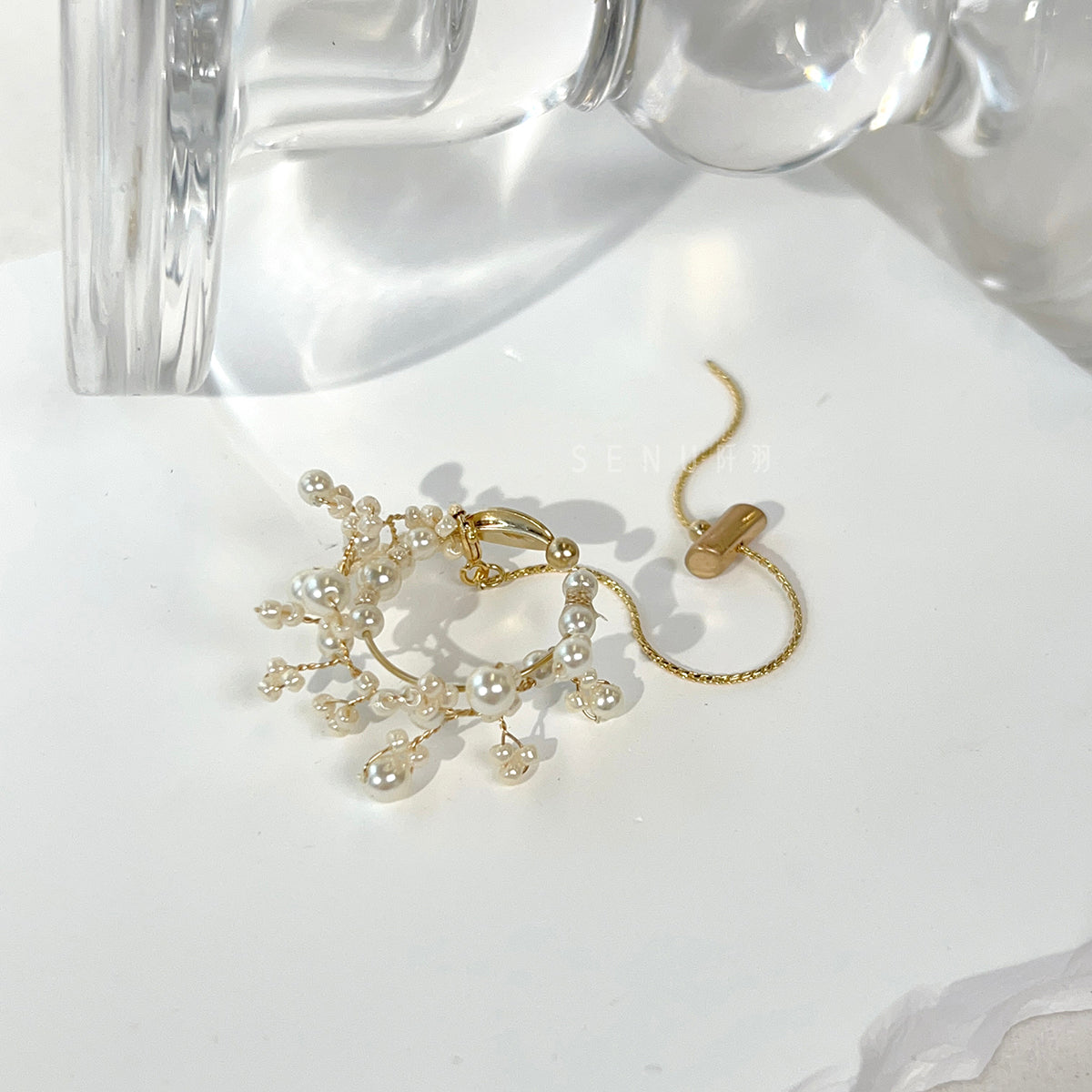 [Japanese craftsman｜Japanese handmade accessories｜Beads｜Earrings｜Ear cuffs] Wire-wound beaded hanging chain ear cuffs_[Size_L]