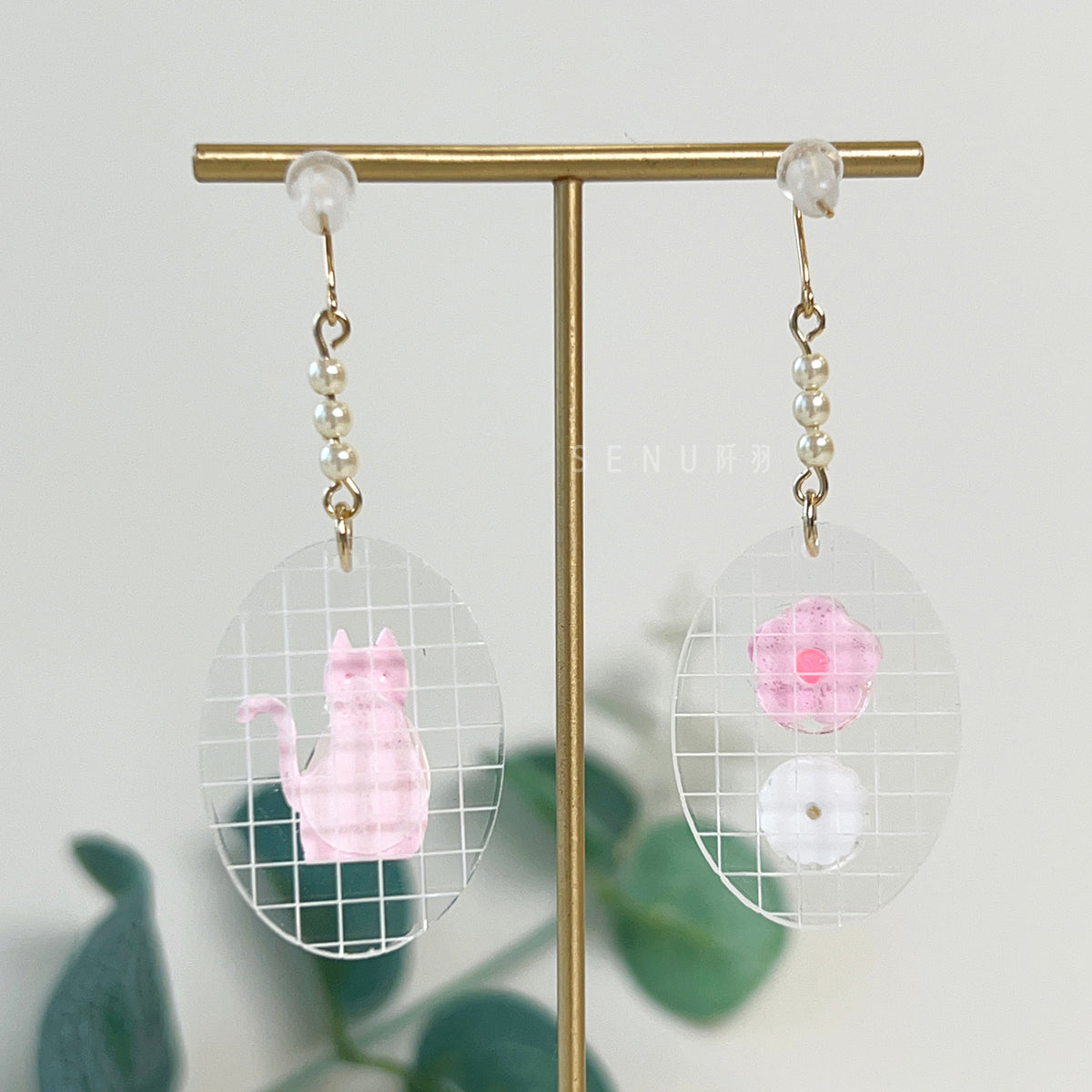 [Japanese Designer | Japanese Handmade Accessories | Resin | Earrings | Earrings] Oval cat plaid acrylic earrings