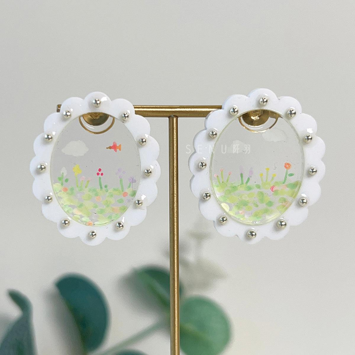 [Japanese Designer | Japanese Handmade Accessories | Resin | Earrings | Earrings] Hand-painted grass frame acrylic earrings