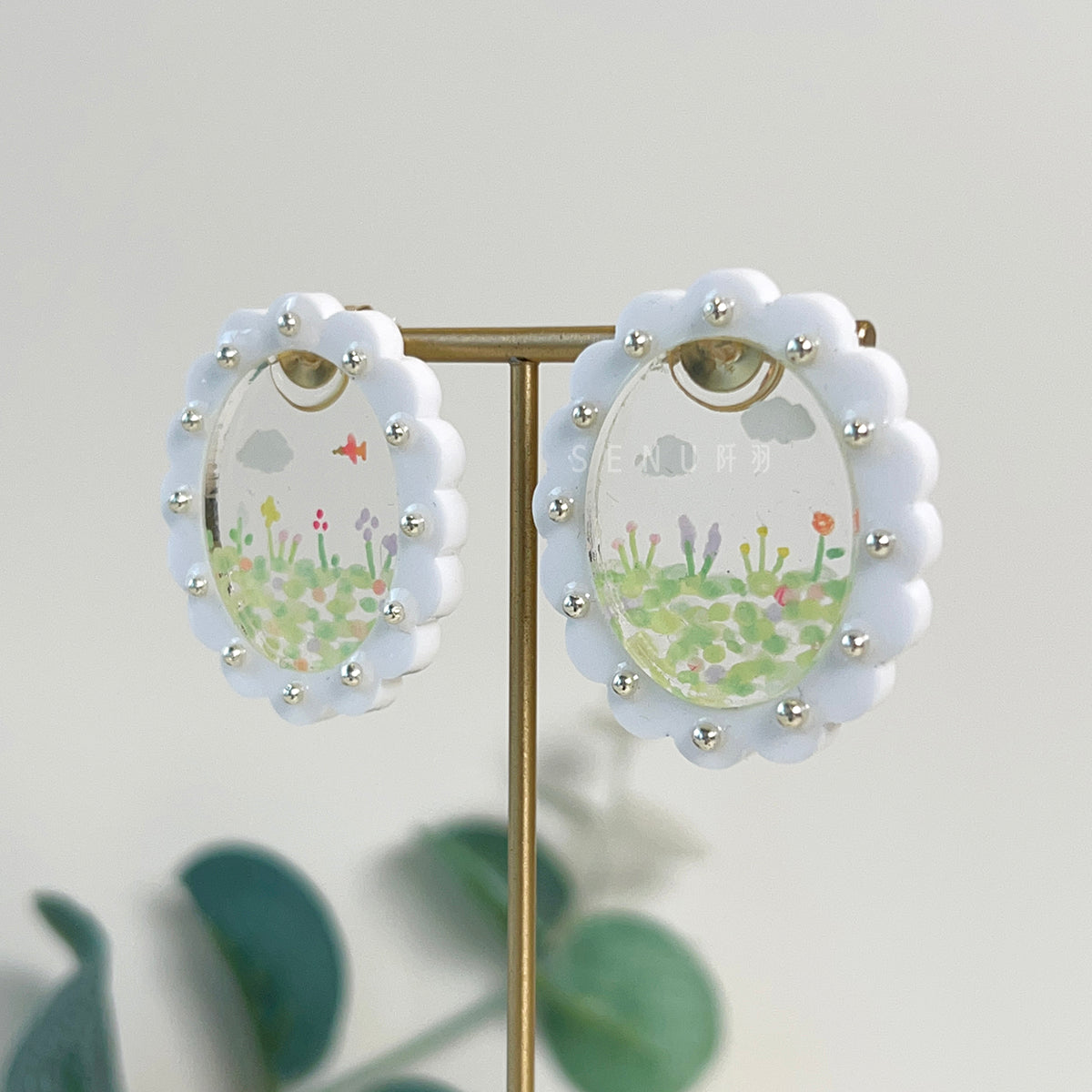 [Japanese Designer | Japanese Handmade Accessories | Resin | Earrings | Earrings] Hand-painted grass frame acrylic earrings