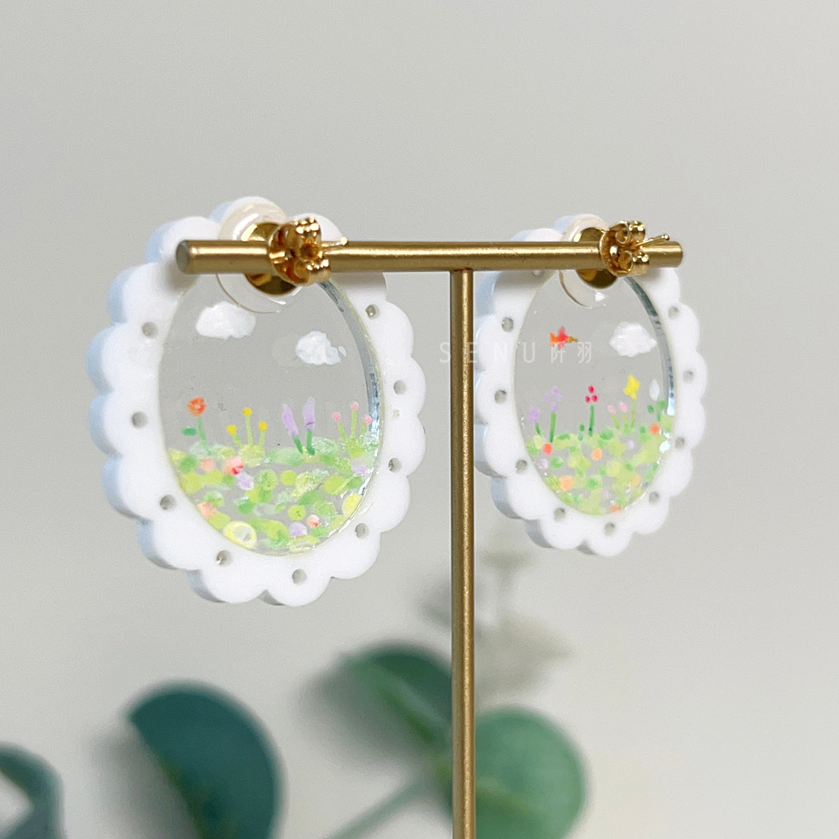[Japanese Designer | Japanese Handmade Accessories | Resin | Earrings | Earrings] Hand-painted grass frame acrylic earrings