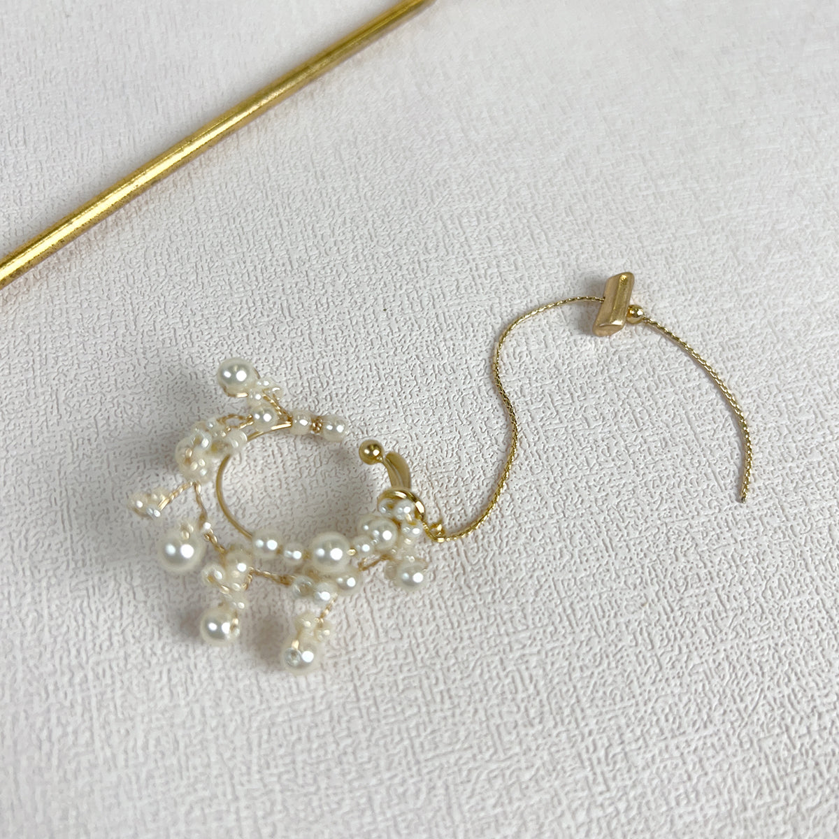 [Japanese craftsman｜Japanese handmade accessories｜Beads｜Earrings｜Ear cuffs] Wire-wound beaded hanging chain ear cuffs_[Size_L]