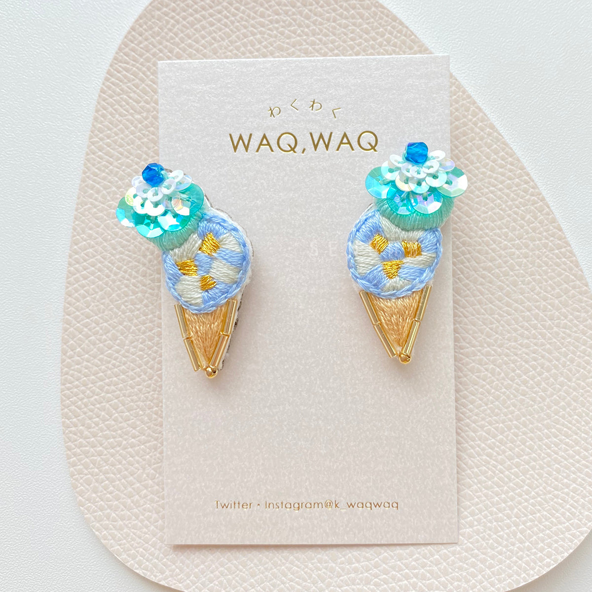 [Japanese craftsman | Japanese handmade accessories | embroidery | earrings | earrings] Double ball ice cream bead embroidery earrings
