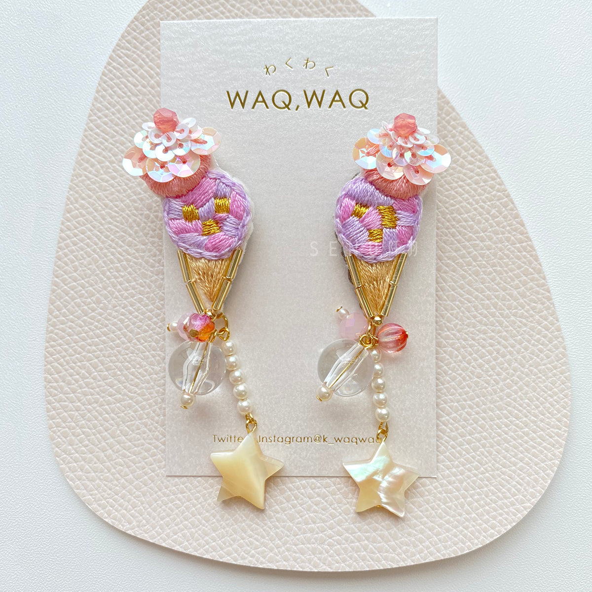 [Japanese craftsman | Japanese handmade accessories | embroidery | earrings | earrings] Double ball ice cream hanging star embroidery earrings