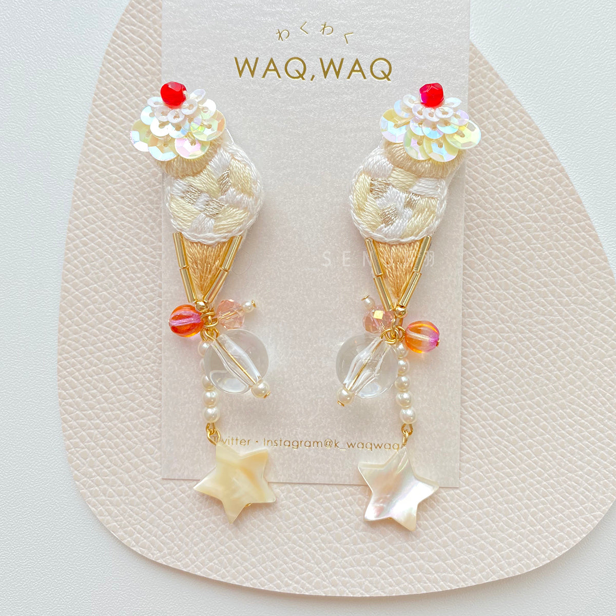 [Japanese craftsman | Japanese handmade accessories | embroidery | earrings | earrings] Double ball ice cream hanging star embroidery earrings