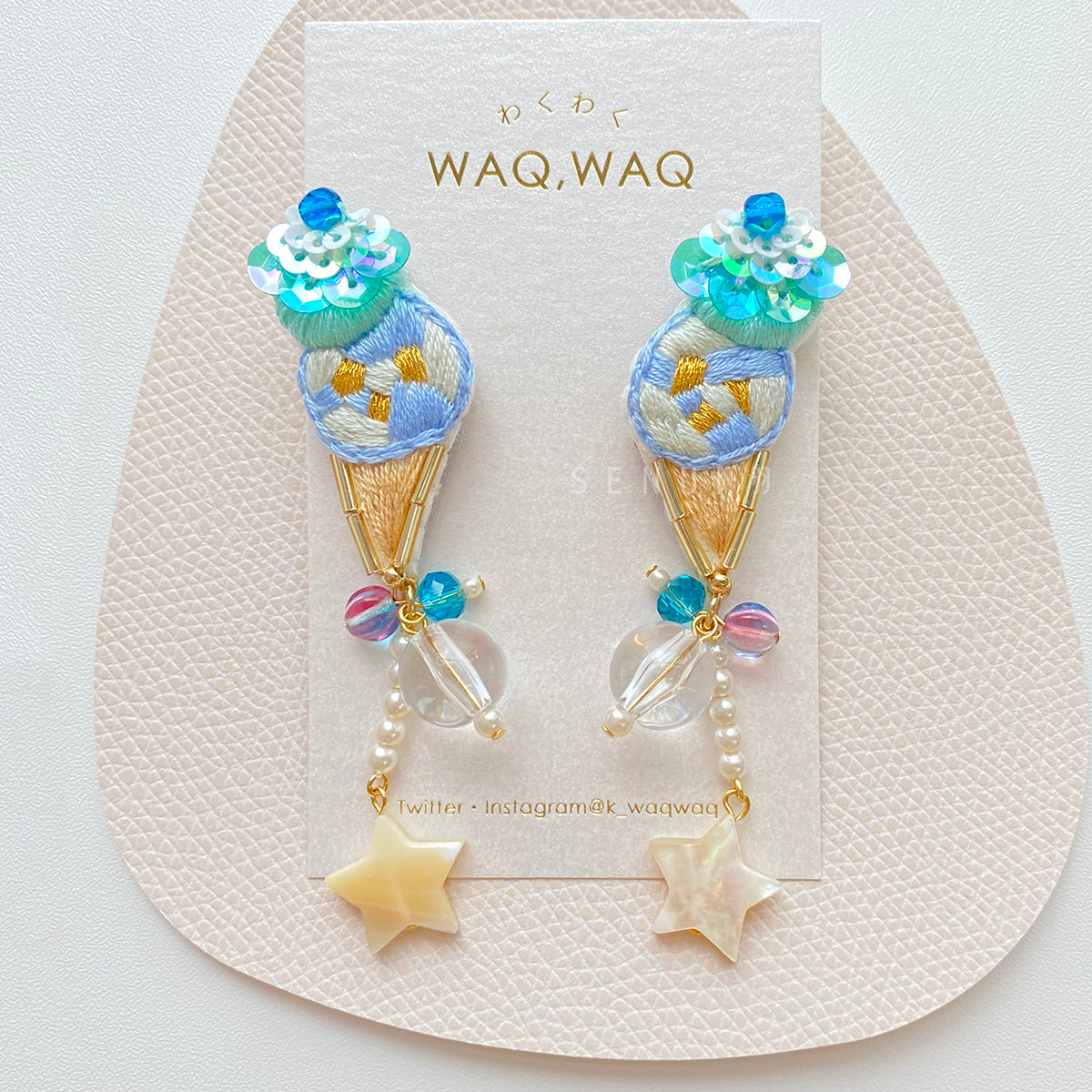 [Japanese craftsman | Japanese handmade accessories | embroidery | earrings | earrings] Double ball ice cream hanging star embroidery earrings