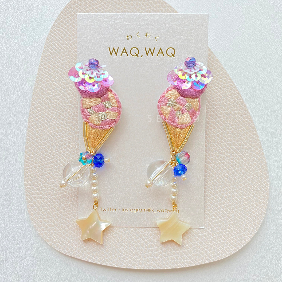[Japanese craftsman | Japanese handmade accessories | embroidery | earrings | earrings] Double ball ice cream hanging star embroidery earrings