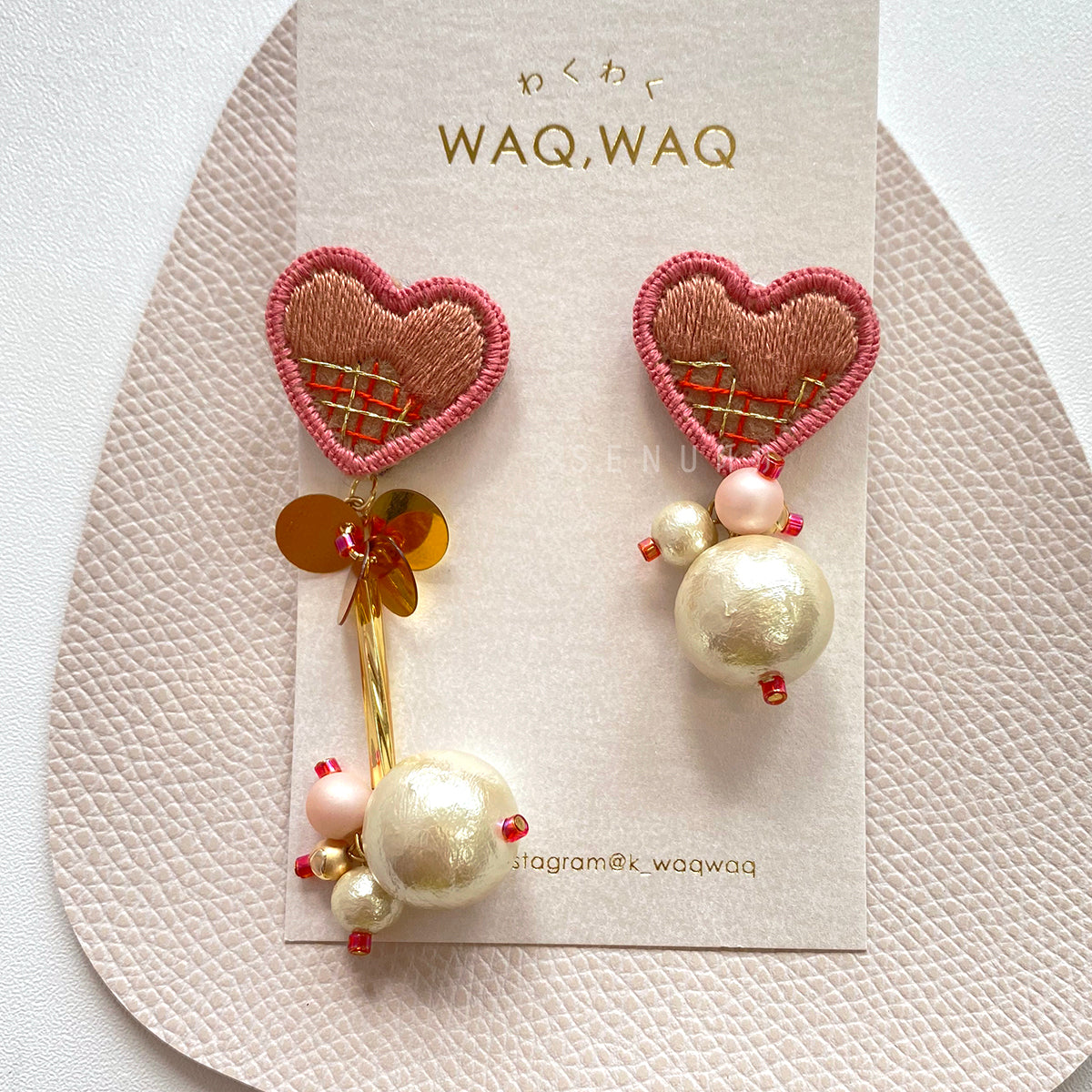 [Japanese craftsman | Japanese handmade accessories | embroidery | earrings | earrings] Heart-shaped chocolate bead embroidery earrings
