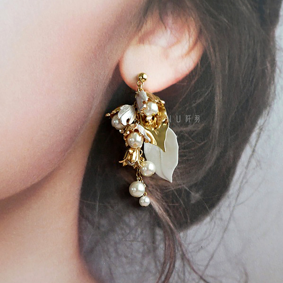 [Japanese craftsman｜Japanese handmade｜bridal accessories｜fabric flowers｜earrings｜earrings] Metal bell flower pearl fabric earrings