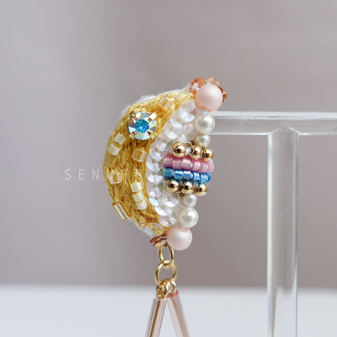 [Japanese craftsman｜Japanese handmade accessories｜Embroidery｜Earrings｜Earrings] Moon embroidery beading triangle fishing star handmade earrings